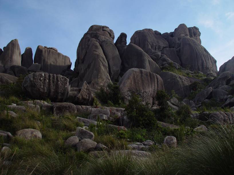 Parque mais antigo do país, o Nacional do Itatiaia é dividido em duas partes, as chamadas parte alta e baixa