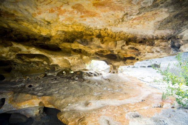 No Lajedo Soledade foram encontrados fósseis de animais da era glacial e inscrições rupestres com idade estimada entre 3 mil e 10 mil anos