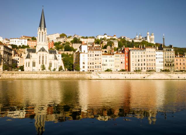 Vista da cidade de Lyon cortada pelo rio Saône