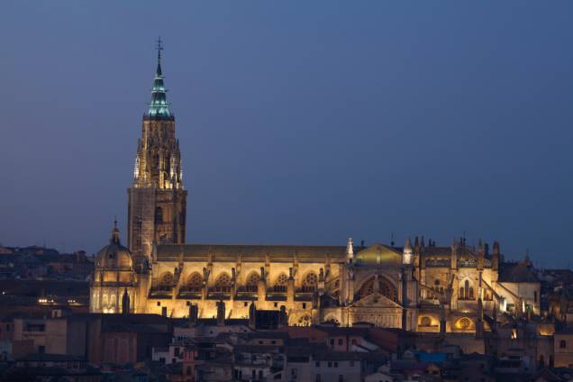 A Catedral de Toledo, do século 13, abriga obras de artistas consagrados, como Velázquez, Goya, Caravaggio e El Greco