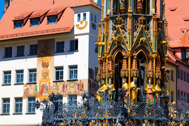 Fundada na Idade Média, Nuremberg possui até hoje os 5 km de muralhas que cercavam a Cidade Velha, embora grande parte tenha sido reconstruída após a Segunda Guerra