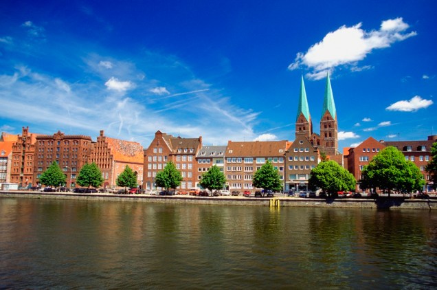 Reconhecida como Patrimônio da Humanidade, Lübeck foi fundada por Henrique, o Leão, no século 12. O centro da cidade é dominado por prédios de arquitetura gótica e tijolos vermelhos à mostra