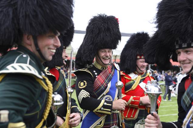 Participantes dos Jogos das Highlands, em Braemar, festival que celebra as culturas celta e escocesa