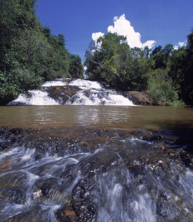 Quem está com crianças pode ir tranquilo à Cachoeira do Escorregador, a trilha de acesso é leve e as águas boas para descansar