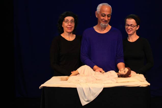 Recomenda-se comprar ingresso com antecedência, pois os lugares do "Teatro de Bonecos" são limitados Recomenda-se comprar ingresso com antecedência, pois os lugares do "Teatro de Bonecos" são limitados