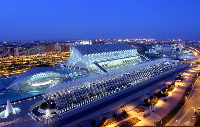 O Centro de Artes e Ciências, um ambicioso projeto de Santiago Calatrava e Félix Candela, renovou uma decadente área de Valência O Centro de Artes e Ciências, um ambicioso projeto de Santiago Calatrava e Félix Candela, renovou uma decadente área de Valência