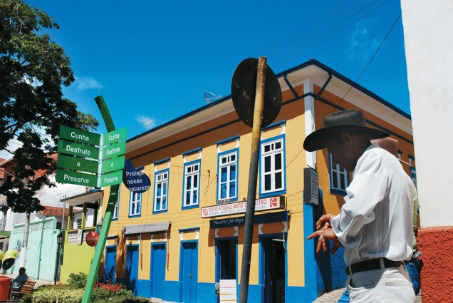 O centrinho, com Praça da Matriz e ruas de paralelepípedo, conserva ares de roça O centrinho, com Praça da Matriz e ruas de paralelepípedo, conserva ares de roça