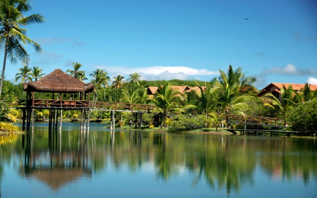 Hotel La Isla Eco Resort às margens do Rio Jucuruçu, na Costa das Baleias