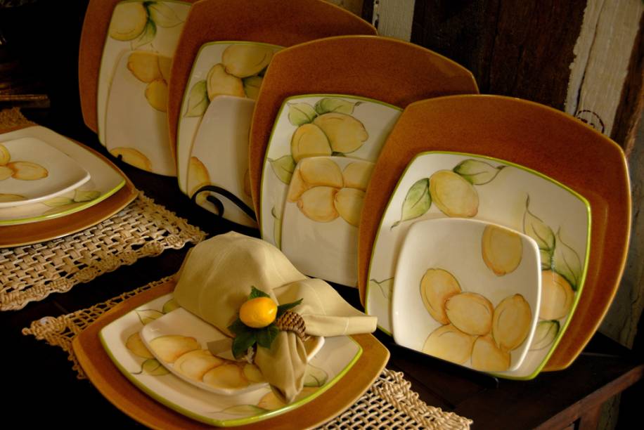 Objetos de decoração do antiquário O Casarão