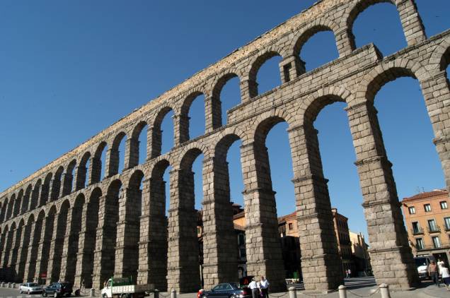 O aqueduto romano do século 1 foi utilizado pelos habitantes de Segóvia até o século 19