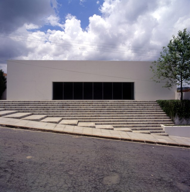 No prédio de linhas modernistas da Casa de Cultura há exposições temporárias, exibição de filmes e cursos