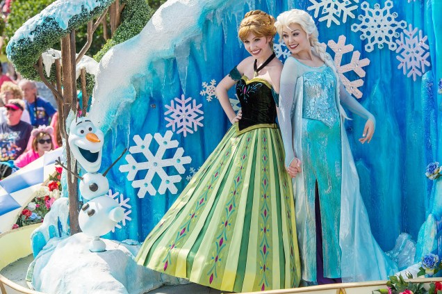 Olaf, o boneco de neve do sucesso “Frozen" é o anfitrião da temporada mais quente do ano nos EUA