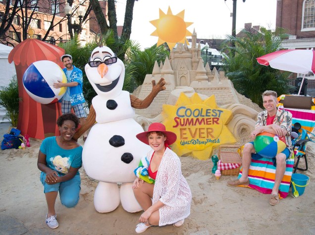 Olaf, o boneco de neve da animação "Frozen", anuncia o verão mais legal de todos os tempos