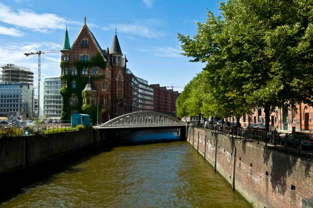 Com mais de 2 mil pontes e inúmeros canais, Hamburgo ganhou o apelido de Veneza Germânica