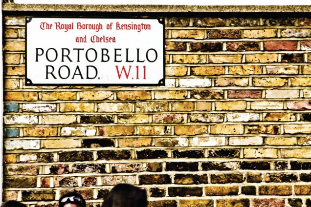 Um dos hits do bairro é o <strong>Portobello Market</strong> <em>(<a href="https://portobellomarket.org" rel="portobellomarket.org" target="_blank">portobellomarket.org</a>; 2ª/5ª 8h/13h, Sab 8h/18h30)</em>, onde é possível encontrar de comida a roupas de segunda mão e antiguidades. Sábado é o dia mais concorrido.