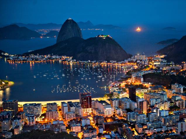 A Cidade Maravilhosa não se apagou diante às gigantes. O <strong>25º lugar</strong> é do <a href="http://viajeaqui.abril.com.br/cidades/br-rj-rio-de-janeiro" rel="Rio de Janeiro" target="_blank"><strong>Rio de Janeiro</strong></a><a href="http://www.booking.com/city/br/rio-de-janeiro.pt-br.html?aid=332455&label=viagemabril-skylines" rel="Veja hotéis no Rio de Janeiro no booking.com" target="_blank"><em>Veja hotéis no Rio de Janeiro no booking.com</em></a>
