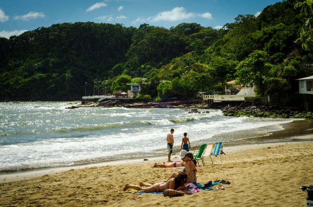 Uma rota de cicloturismo que passa pelo litoral catarinense. Nela, ciclistas pedalam com vista para o mar e passam por pequenos vilarejos no interior do estado de <a href="https://viajeaqui.abril.com.br/estados/br-santa-catarina" target="_blank">Santa Catarina</a>. São 270 km que passam por estradas de terra e vias urbanas, com o mínimo de rodovias. O caminho começa (ou termina) em <a href="https://viajeaqui.abril.com.br/cidades/br-sc-balneario-camboriu" target="_blank">Balneário Camboriú</a>, uma das praias mais badaladas do estado, e vai até Camboriú, no interior. <a href="https://issuu.com/cicloturismo/docs/pdf_guia_completo?e=2664191/2939786" target="_blank">Leia o guia completo para realizar a rota</a>