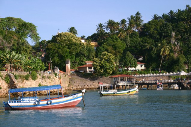 Os roteiros dos passeios de barcos se dividem entre o norte e sul da Ilha de Tinharé