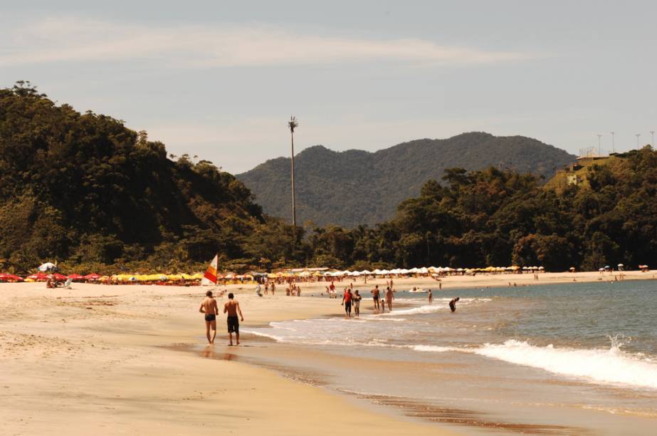 Com boa estrutura de quiosques, a Praia da Mococa tem mar calmo e transparente