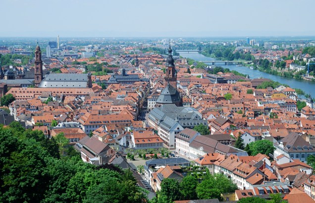 Dividida pelo Rio Neckar, Heidelberg também abriga a primeira universidade de medicina da Europa, fundada ali há 800 anos