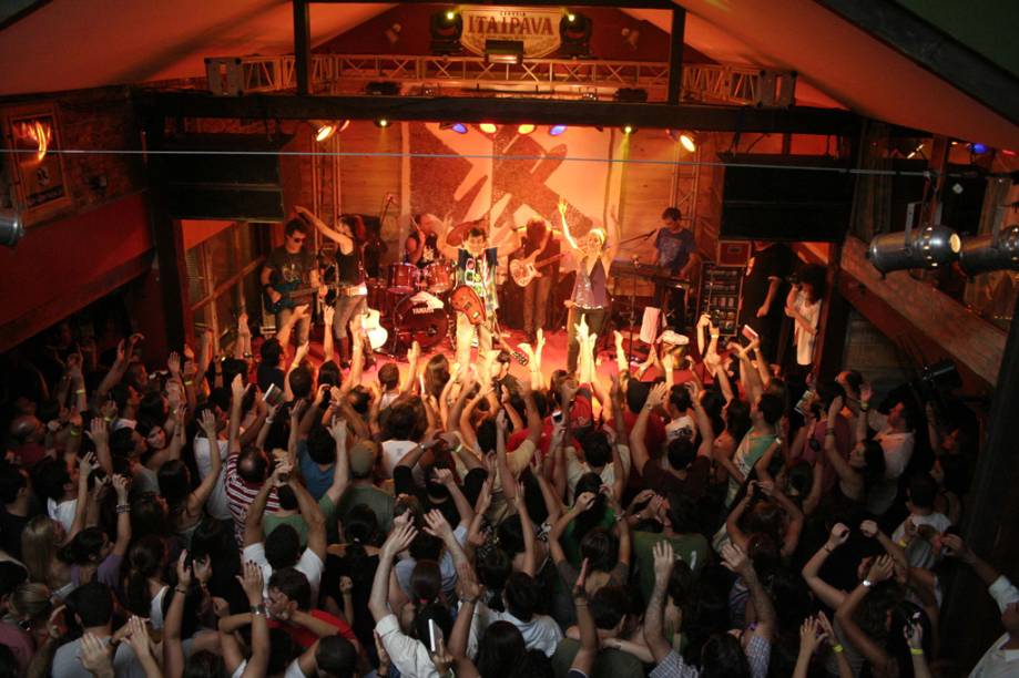 Perto de Petrópolis, o distrito de Itaipava concentra as baladas mais animadas da região Perto de Petrópolis, o distrito de Itaipava concentra as baladas mais animadas da região