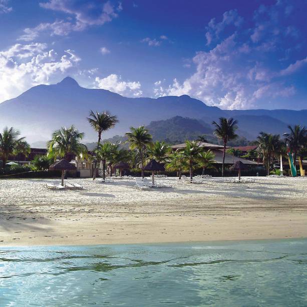 Alguns quartos do Novo Frade & Golf Resort têm saída direta para a praia