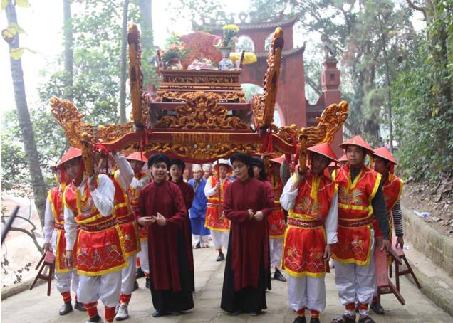 O canto <strong>xoan</strong>, da provínica de Phú Tho, no <strong>Vietnã</strong>, é entoado durante as festas da primavera, nos templos e santuários. O canto é acompanhado por danças e músicas tocadas com vários tipos de tambores e castanholas