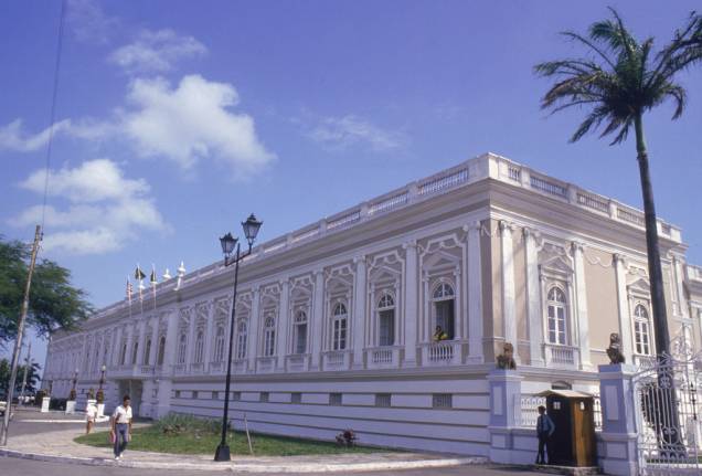 Sede do governo maranhense, o Palácio dos Leões fica no centro histórico em São Luís (MA)