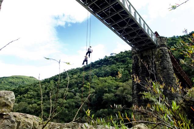 No distrito de Criúva, os turistas fazem trekking, rafting e rapel No distrito de Criúva, os turistas fazem trekking, rafting e rapel