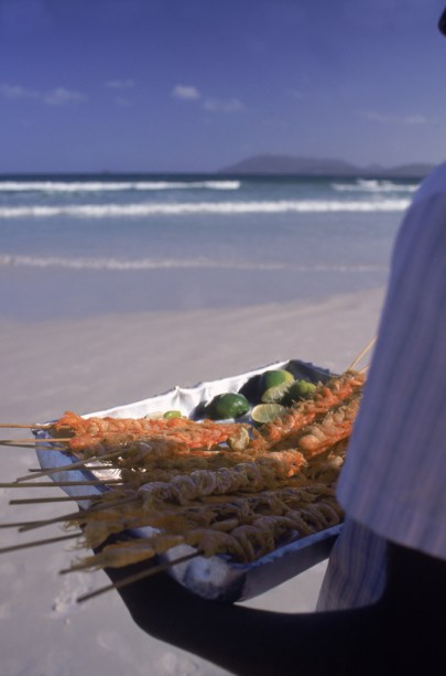 Quitutes na praia de Cabo Frio