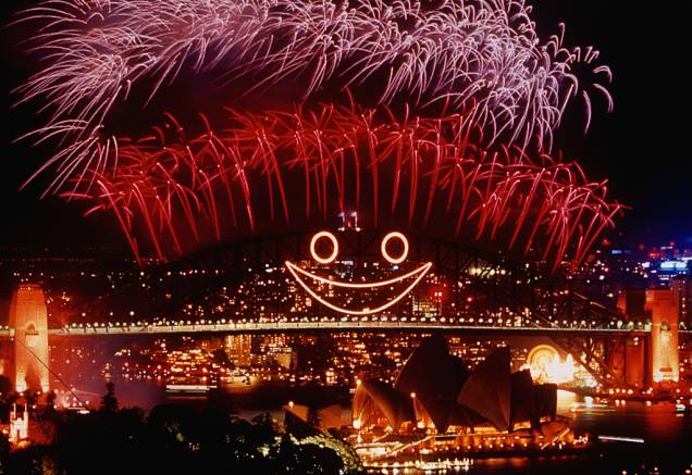 A imagem de fogos de artifícios colorindo o entorno da Harbour Bridge é transmitida todos os anos para televisores do mundo todo