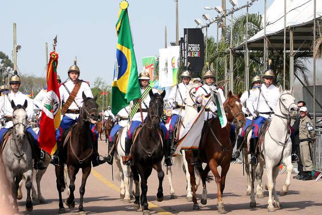 Desfile dos Festejos Farroupilhas nas ruas de Porto Alegre, no Rio Grande do Sul
