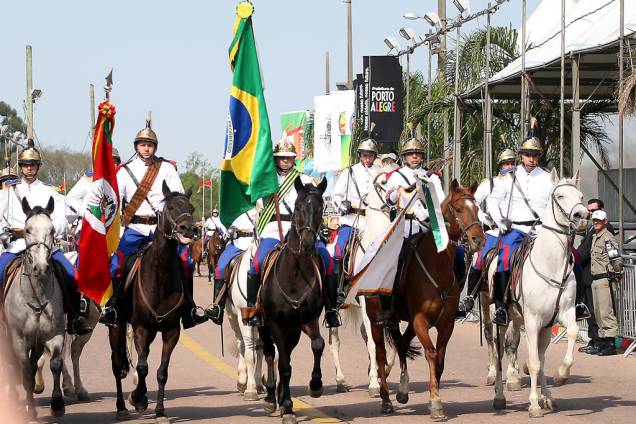 <strong>Renovação Urbana, em Seul, Coreia do Sul</strong> Enterrado sob uma estrada elevada durante décadas, o riacho Cheonggyecheon volta a correr a céu aberto pelo centro de Seul. Uma extensão de 5,8 quilômetros foi recuperada em 2005 <strong>Renovação Urbana, em Seul, Coreia do Sul</strong> Enterrado sob uma estrada elevada durante décadas, o riacho Cheonggyecheon volta a correr a céu aberto pelo centro de Seul. Uma extensão de 5,8 quilômetros foi recuperada em 2005