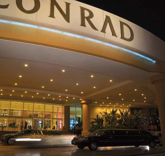 Fachada do Conrad, hotel e casino referência em Punta del Este