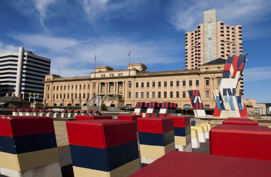 O Adelaide Festival Centre, centro para apresentações e shows. Adelaide é conhecida pelos festivais de música e arte