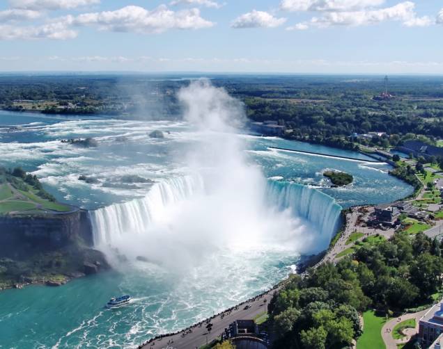 Toronto está a menos de duas horas de carro das famosas Cataratas do Niágara