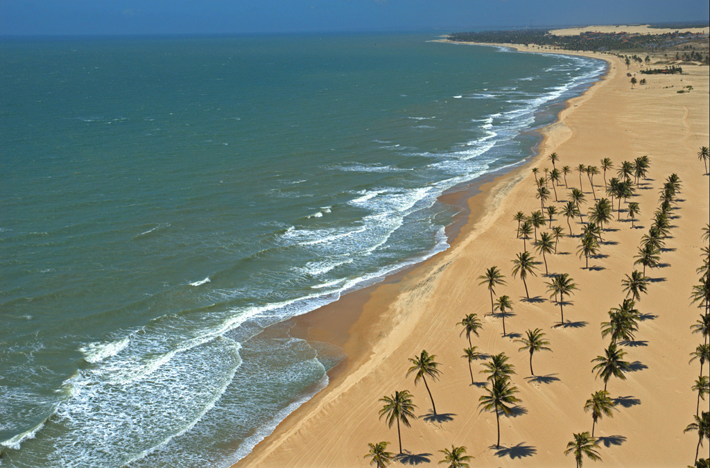 Vista aérea da Praia de Cumbuco, na Costa Sol Poente