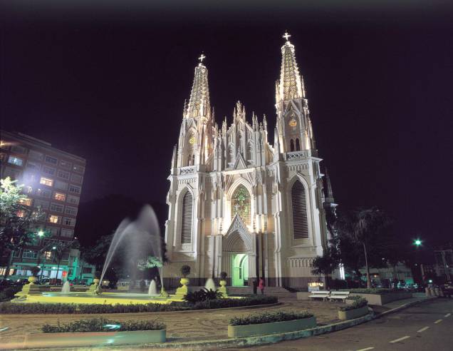 Localizada na Cidade Alta, a Catedral Metropolitana de Vitória tem estilo neogótico e vitrais com passagens bíblicas