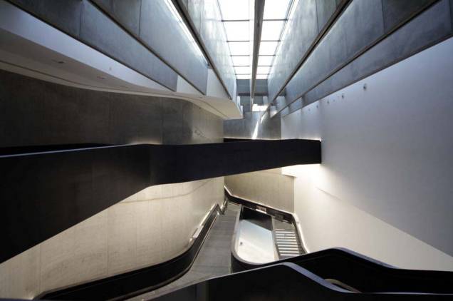 O Maxxi (Museo Nazionale delle Arti del XXI Secolo), desenhado pela premiada arquiteta anglo-iraquiana Zaha Hadid, tem alas dedicadas a arte e arquitetura, mas cinema e fotografia também têm espaço nas salas de exibição