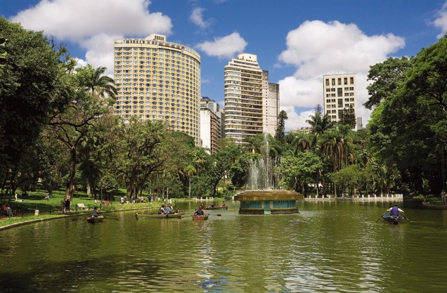 Um dos maiores da cidade, o Parque Municipal tem orquidário, jardins e lago. O Palácio das Artes, importante centro de arte e cultura, também fica aqui Um dos maiores da cidade, o Parque Municipal tem orquidário, jardins e lago. O Palácio das Artes, importante centro de arte e cultura, também fica aqui