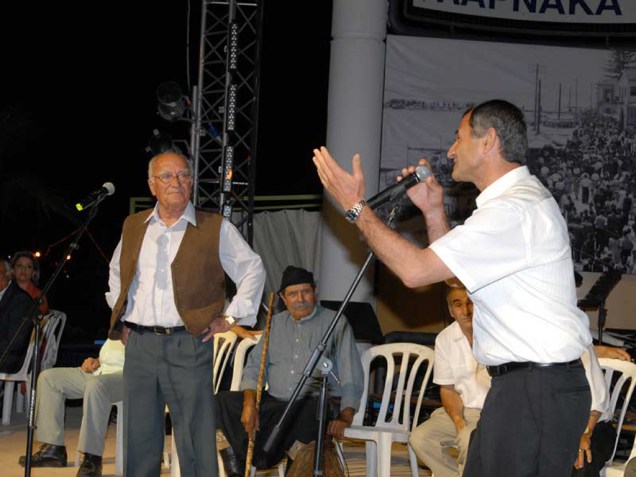 O Tsiattista é uma improvisação de versos no dialeto grego-chipriota, no Chipre. Cada cantor, acompanhado por músicos que tocam violino ou alaúde, deve improvisar sobre um determinado tema em um curto espaço de tempo, tentando superar o outro