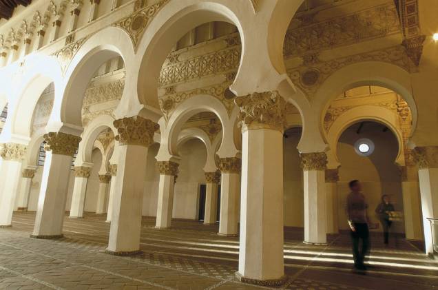 Interior da Sinagoga Santa Maria la Blanca, em Toledo