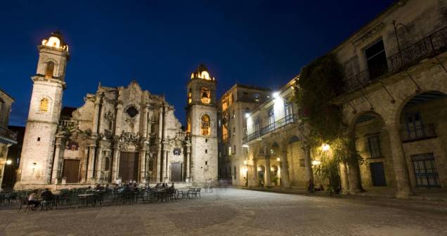 Cercada de edifícios dos séculos 18 e 19, a Catedral de San Cristóbal é o principal templo católico de Havana
