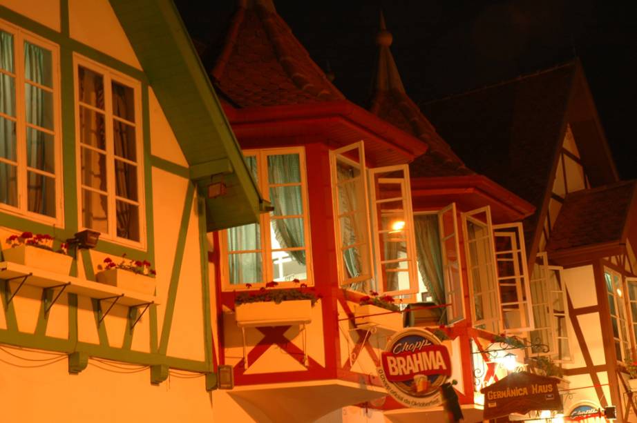 O ponto alto da <a href="http://viajeaqui.abril.com.br/estabelecimentos/br-sc-blumenau-atracao-oktoberfest" rel="Oktoberfest" target="_blank">Oktoberfest</a> é quando o bierwagen (carro de cerveja) passa distribuindo a bebida fermentada de graça