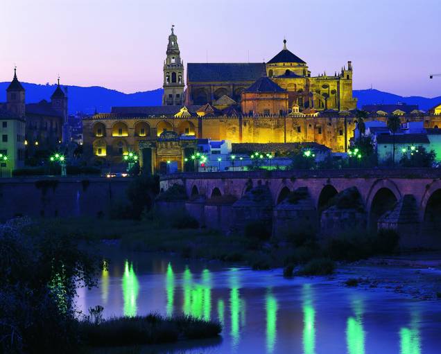 Fundada por Abderrahman I em 785, a Mesquita de Córdoba resume o poderio cultural, político e religioso do Islã na península Ibérica