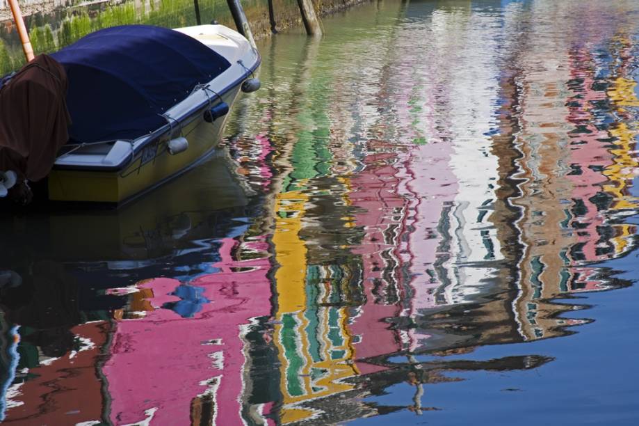 Murano, ilha localizada menos de 2 quilômetros ao norte de Veneza, acessível por vaporetto, é célebre pelos trabalhos artísticos em vidro