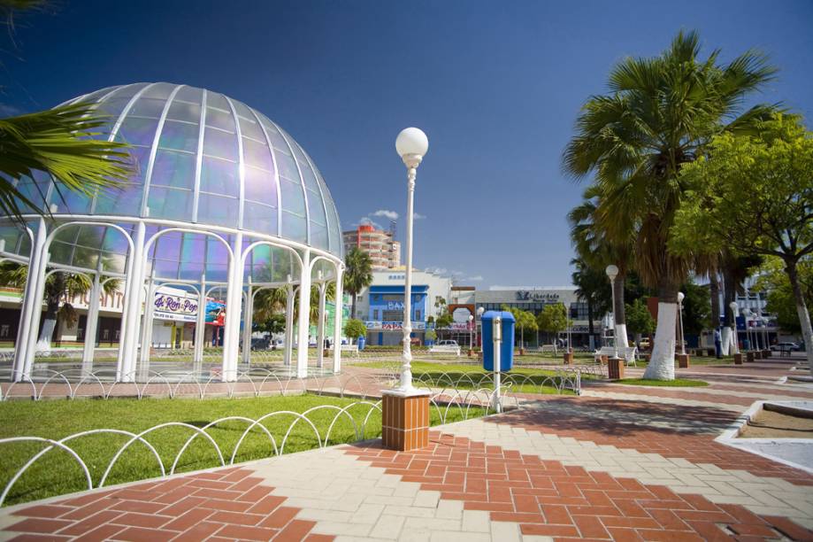 Praça Rodolfo Fernandes, conhecida também como Praça do Cine