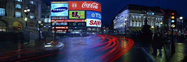 A praça Piccadilly Circus, no centro da cidade, e a fonte de Eros