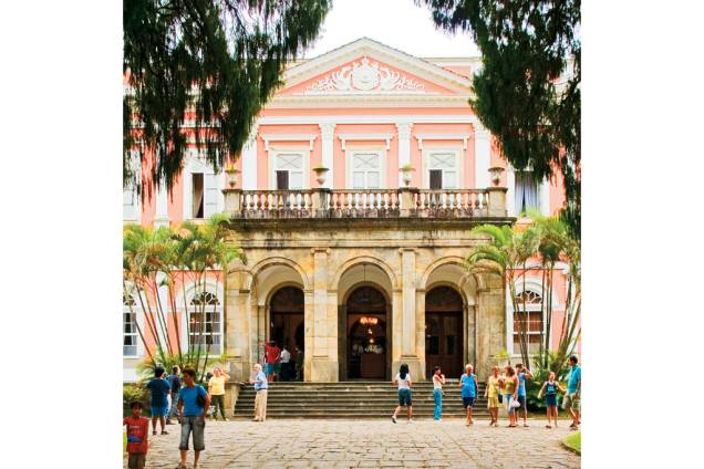 O Museu Imperial ocupa o antigo palácio de veraneio de Dom Pedro II, em Petrópolis, no Rio de Janeiro