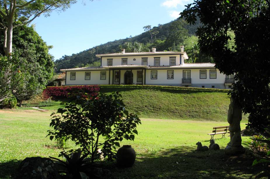 Localizada em <a href="https://viajeaqui.abril.com.br/cidades/br-rj-petropolis" rel="Petrópolis" target="_blank"><strong>Petrópolis</strong></a>, no estado do <a href="https://viajeaqui.abril.com.br/estados/br-rio-de-janeiro" rel="Rio de Janeiro" target="_blank"><strong>Rio de Janeiro</strong></a>, a Fazenda das Videiras foi inagurada no ano de 1999 e tem uma a área com um pouco mais de vinte hectares e um casarão com mais de 800m2 de área construída. 